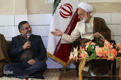 از راست آیت‌الله قربانعلی دری نجف‌آبادی، نماینده ولی فقیه در استان مرکزی و امام جمعه اراک و احمد ابوالقاسمی، مدیر رادیو قرآن