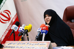 زهرا آیت اللهی، مدیر کارگروه زنان و خانواده در نشست خبری چهلمین سالگرد پیروزی انقلاب اسلامی