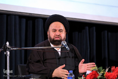 حجت‌الاسلام والمسلمین سیدمصطفی میرلوحی، عضو هیئت علمی دانشگاه امام صادق(ع) در نشست پژوهشی مبانی قرآنی انقلاب اسلامی در اندیشه امام(ره) و رهبری