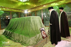 حضور رهبر انقلاب در مرقد امام(ره) و گلزار شهدای بهشت زهرا