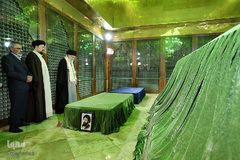 حضور رهبر انقلاب در مرقد امام(ره) و گلزار شهدای بهشت زهرا