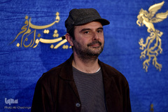 علی مصفا در فرش قرمز عوامل فیلم روزهای نارنجی در چهارمین روز سی‌وهفتمین جشنواره فیلم فجر
