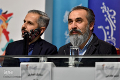 از راست سیامک انصاری و سید جواد رضویان، عوامل فیلم زهر مار در چهارمین روز سی‌وهفتمین جشنواره فیلم فجر
