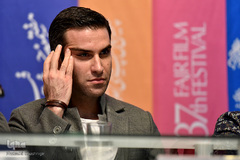 هوتن شکیبا در نشست خبری عوامل فیلم «شبی که ماه کامل شد» در پنجمین روز سی‌وهفتمین جشنواره فیلم فجر
