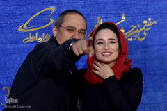 از راست نگار جواهریان و رامبد جوان در فرش قرمز عوامل فیلم «طلا» در پنجمین روز سی‌وهفتمین جشنواره فیلم فجر
