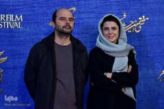 از راست لیلا حاتمی و علی مصفا در فرش قرمز عوامل فیلم «مردی بدون سایه» در ششمین روز سی‌وهفتمین جشنواره فیلم فجر
