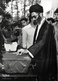 سیدعلی خامنه‌ای از تولد تا رهبری
