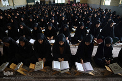 کاروان قرآنی انقلاب در دبیرستان عشایری شبانه روزی عفاف شهرستان عنبرآباد