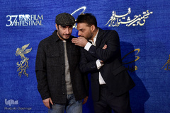 از راست پیمان معادی و نوید محمدزاده، عوامل فیلم «متری شش و نیم» در هشتمین روز سی‌وهفتمین جشنواره فیلم فجر
