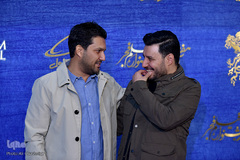 از راست جواد عزتی و حامد بهداد در فرش قرمز عوامل فیلم «جان دار» در نهمین روز سی‌وهفتمین جشنواره فیلم فجر

