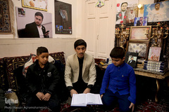 محفل انس با قرآن کاروان قرآنی انقلاب در منزل قاری شهید منا، مهاجر الی الله محسن حاجی حسنی کارگر 