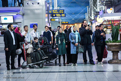 سرود انقلاب در فرودگاه امام(ره)