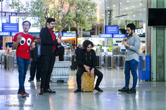 سرود انقلاب در فرودگاه امام(ره)