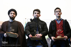 از راست آرین غلامی، قهرمان شطرنج، شاهین ایزدیار، قهرمان پارالمپیک و حجت‌الاسلام سیدمحمد حسین طباطبایی، نابغه قرآنی در آیین تجلیل از نخبگان نسل سوم انقلاب اسلامی آیین تجلیل از نخبگان نسل سوم انقلاب اسلامی