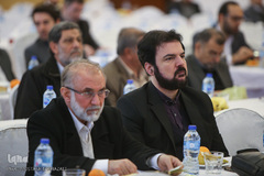 از راست محمدحسین محمدزاده و سید محسن میرباقری در دومین مجمع عمومی انجمن خادمان قرآن