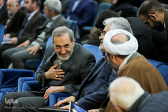 علی‌اکبر ولایتی، رئیس هیئت امنا و هیئت مؤسس دانشگاه آزاد اسلامی در همایش چلچراغ انقلاب اسلامی