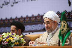 آیت‌الله محسن اراکی در دومین همایش بزرگ سادات در سالن اجلاس سران