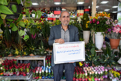 مرد گل‌فروش: بخشش و محبت زنان به جامعه مثل اثر تابش خورشید بر کره زمین است.
