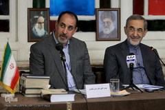 از راست علی اکبر ولایتی و حسن بلخاری در نشست خبری کنگره «هزاره ابوریحان بیرونی»