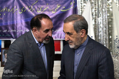 از راست علی‌اکبر ولایتی، رئیس هیئت امنای دانشگاه آزاد اسلامی و حسن بلخاری، رئیس انجمن آثار و مفاخر فرهنگی