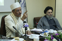 از راست حجت الاسلام سيد ابوالفتح دعوتی، عضو شوراي مركزی جمعيت وفاداران انقلاب اسلامی، اردشیر خورشیدیان، رئیس انجمن موبدان ایران در نشست علمی «رمز و راز ماندگاری جشن آیین نوروز در فرهنگ ایرانی»