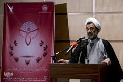 حجت‌الاسلام والمسلمین عبدالحسین خسروپناه، رئیس دبیرخانه هیئت حمایت از کرسی‌های نظریه‌پردازی، نقد و مناظره