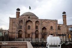 مسجد صاحب الامر، ایستاده در تاریخ