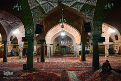 مسجد صاحب الامر، ایستاده در تاریخ