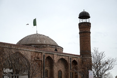 مسجد صاحب الامر، ایستاده در تاریخ