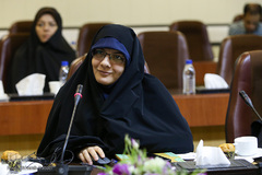 زهرا نقی‌زاده، رئیس مرکز فعالیت‌های قرآنی دانشجویان سازمان قرآنی دانشگاهیان کشور در مراسم اختتامیه طرح «مشکوة»