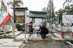 غبارروبی مزار شهدا در آخرین پنجشنبه سال ۱۳۹۷