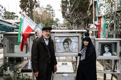 غبارروبی مزار شهدا در آخرین پنجشنبه سال ۱۳۹۷