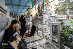 غبارروبی مزار شهدا در آخرین پنجشنبه سال ۱۳۹۷