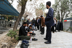 غبارروبی مزار شهدا در آخرین پنجشنبه سال ۱۳۹۷