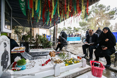 غبارروبی مزار شهدا در آخرین پنجشنبه سال ۱۳۹۷