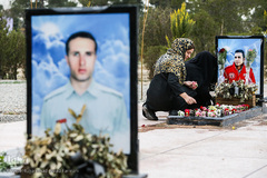 غبارروبی مزار شهدا در آخرین پنجشنبه سال ۱۳۹۷