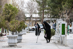 غبارروبی مزار شهدا در آخرین پنجشنبه سال ۱۳۹۷