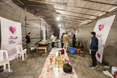 معلولین و سالمندان کهریزک میهمان هم‌نمک شدند
