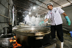 معلولین و سالمندان کهریزک میهمان هم‌نمک شدند
