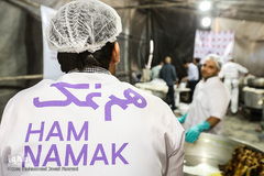 معلولین و سالمندان کهریزک میهمان هم‌نمک شدند
