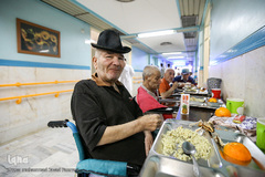 معلولین و سالمندان کهریزک میهمان هم‌نمک شدند
