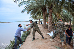 سیلاب در شهرستان کارون و تلاش برای مقابله با آن