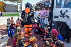 ارمغان شادی برای کودکان سیل‌زده