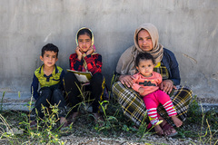 ارمغان شادی برای کودکان سیل‌زده