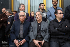 از راست علی دهکردی، سیاوش تهمورث و رضا بنفشه خواه در آیین تشییع پیکر جمشید مشایخی