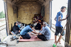 معلق میان حال و آینده