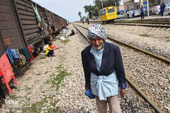 معلق میان حال و آینده