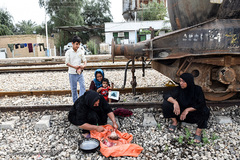 معلق میان حال و آینده