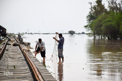 معلق میان حال و آینده