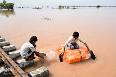 معلق میان حال و آینده